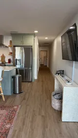 Fully renovated modern apartment - Image 5