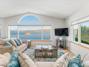 1. Silva House Lake Front + Hot Tub on South Shore - Image 3