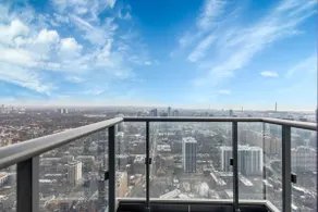 Bright 1BR near Eaton Centre and Toronto Met - Image 2