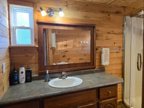 Cottage with private beach access - Image 2