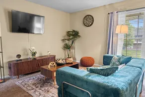 Cozy 1BR | Near LSU & Downtown • WiFi • Parking - Image 5