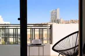 Ultimate Group Getaway Near St Julian's & Seafront - Image 3