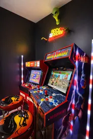 LUXE 3BR Penthouse|Rooftop|Game Room|Near NYC, WTC - Image 4