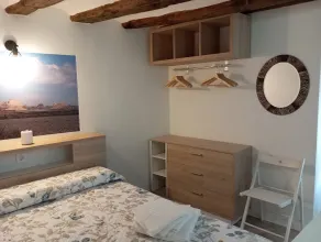 Martin and Marivi's Apartments, Rustic Studio - Image 4