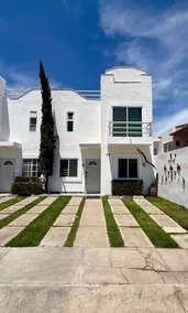 3BR House • Pool, BBQ, King Suite • 7 min Beach - Image 3
