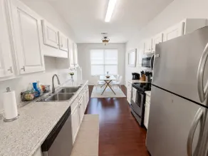 Spotless 3BR Near Mercedes-Benz & Downtown - Image 5