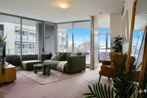 Panoramic Waterfront 2BR Apartment in Barangaroo with Pool, Gym, Sauna, Parking - Image 2