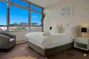 Panoramic Waterfront 2BR Apartment in Barangaroo with Pool, Gym, Sauna, Parking - Image 4