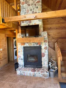 Cozy Log Cabin - Image 4