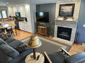 Cozy Hillside Hideaway - Image 5
