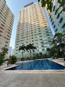2BR Condotel in Ridgewood near NAIA Terminal 3, BGC and Venice with Pool, WIFI and Netflix - Image 3