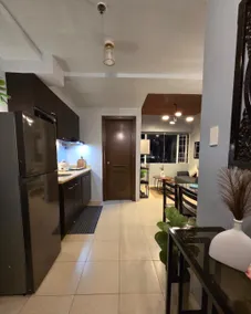2BR Condotel in Ridgewood near NAIA Terminal 3, BGC and Venice with Pool, WIFI and Netflix - Image 5
