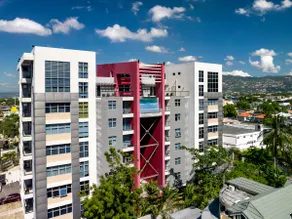 Stylish Condo with Rooftop Pool and Gym - Image 3