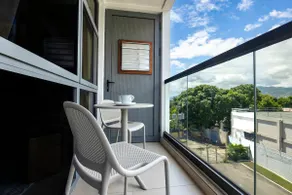 Stylish Condo with Rooftop Pool and Gym - Image 4