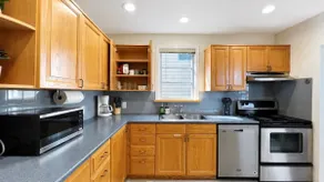 Quiet 3BR Near YVR- Walk to Dining-Free St Parking - Image 3