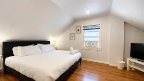 Quiet 3BR Near YVR- Walk to Dining-Free St Parking - Image 2