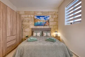 Alley Suites - New Double room by SF Homes - Image 4