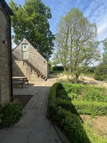 Cotswolds Studio Retreat – Walk to Bibury - Image 4