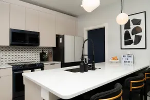 3BR & 3BA Downtown Modern Artsy Home Fully Equipped with Patio - Image 5