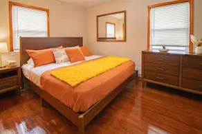Pet-friendly yard, king suite near Louisville - Image 3