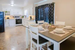 Pet-friendly yard, king suite near Louisville - Image 4