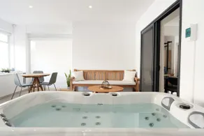 2bb Luxury Apartment II - Jacuzzi, Parking, Beach - Image 4