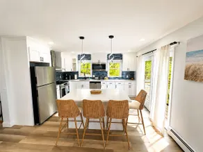 Hyannis Waterfront Cape retreat - Image 3
