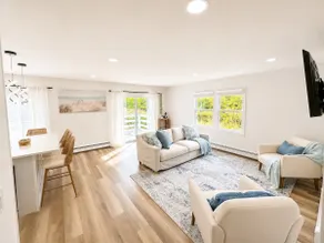 Hyannis Waterfront Cape retreat - Image 2