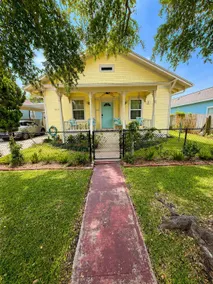 Family-Friendly 4BR | Sleeps 10 | Close to Beach - Image 2