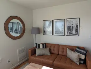 Gallery House, Minimalist Luxury 4BR, Near DT & Stadiums - Image 5