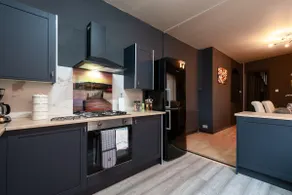 Hull Largest 5 Bedroom Hope home 2BR 8 Beds Garden, Games & Parking - Image 2