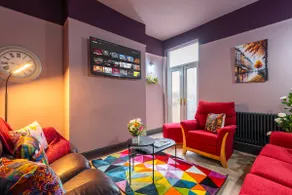 Hull Largest 5 Bedroom Hope home 2BR 8 Beds Garden, Games & Parking - Image 3