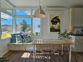 Right Downtown\\ walk to restaurants, shops, beach - Image 4