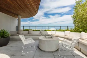 'Mariner' Resort-Style Escape Where City meets Coast - Image 5
