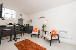 One Bedroom Retreat in Prime Location - Pass the Keys - Image 2