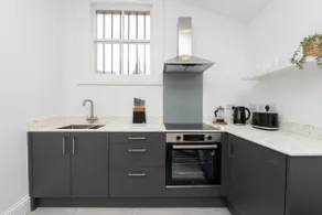 One Bedroom Retreat in Prime Location - Pass the Keys - Image 5