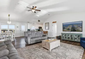 Angler's Dock, Hot Tub, Commercial Ice Machine - Image 3