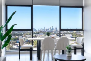 Skyline Views 2B2B Fast Airport & City Access - Image 5