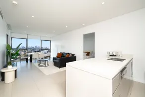 Skyline Views 2B2B Fast Airport & City Access - Image 3