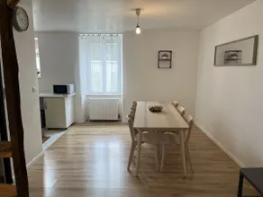 Spacious, bright, 2-bedroom apartment with windows on two sides in the city center - Image 3