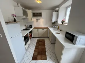 Spacious, bright, 2-bedroom apartment with windows on two sides in the city center - Image 4