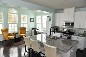 Spacious 5BR w/parking near DC Sleeps 12 - Image 3