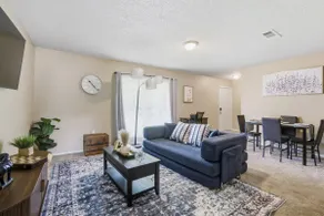 Stylish Stay | LSU + Downtown | Parking| WiFi - Image 2