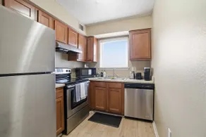 Stylish Stay | LSU + Downtown | Parking| WiFi - Image 4