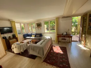 Large house with swimming pool in Lyon ideal for families, close to transport links - Image 4