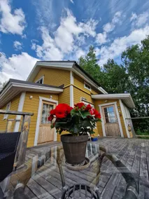 Romantic riverside cottage - Image 2