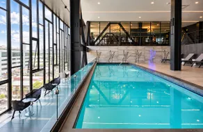 Luxury high-floor suite w/ views & top amenities - Image 3