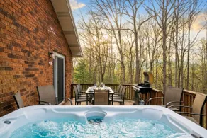 Private Acre, Hot Tub, Sauna, Firepit for 14 | NRG - Image 2