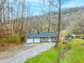 Prince Street Hideaway Windrock Trails + Hot Tub - Image 2