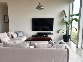 MODERN LUKSUSHAVN: Gulv-til-loft panoramaudsigt og direkte adgang til stranden - Image 4